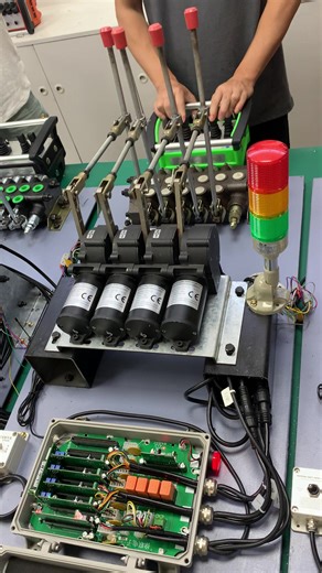 Proportional remote control for cranes!! #stumpfschleifer #palfinger #scanreco #hiab #forestry #cranes #hydraulic #mining #construction #joystick #fassi #wireless #proportional #stumpgrinders #crushers