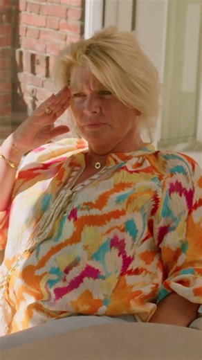 Wat een typische plek om je wijn te bewaren, Pam... 😂 #DeBogaartjes