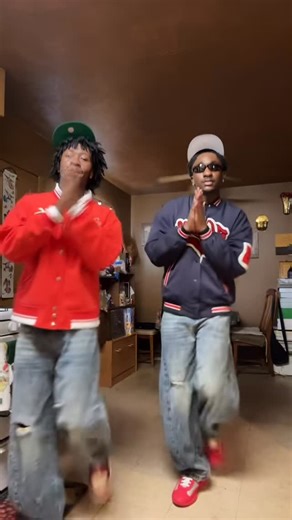 markio on Instagram: "GOOO 😭🔥 #explorepage #foryou #fyp #tiktok #dance #trendingreels #duo #reels #marktakeover"