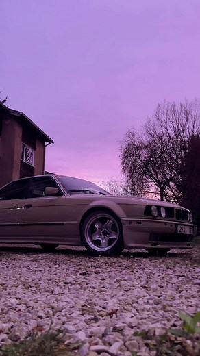 Estonian Core: Sing Along with BMW E34 Cars