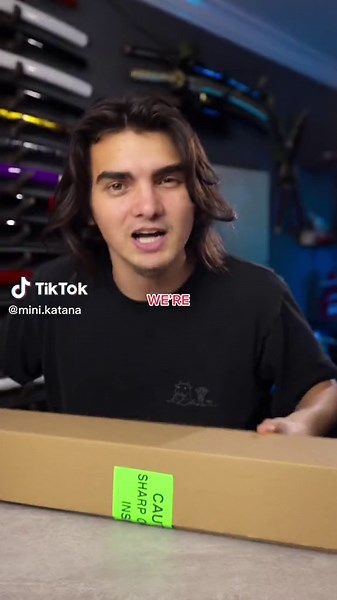 Unboxing Muichiro’s Katana from Demon Slayer