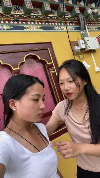 Fashion Interaction: Neckline Styles Explained