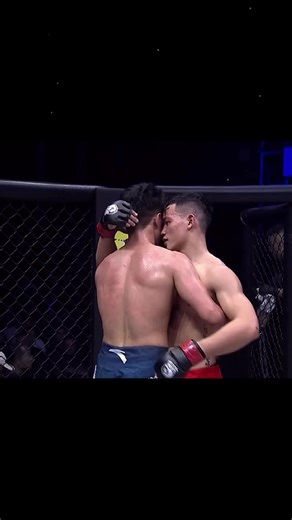 Nhìn vào đôi mắt ấy đi có chút nao núng sợ sệt nào không . Hoàn toàn là sự nhiệt huyết của a dành cho con đường đam mê. Thắng thua là điều tất yếu nhưng sự kiên cường mới là yếu tố quyết định của trận đấu. Luôn ủng hộ a Long, mong a sớm hồi phục🔥🔥🔥 #xh #mma #lionchampionship #nguyentienlongmma #raptor