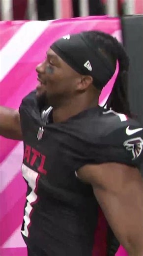 Drake London and Bijan Robinson celebrate win over Commanders