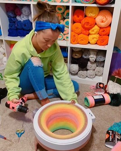 4.3M views · 2.1K reactions | The speed this knitting machine whips up creations is seriously satisfying! 臨 | LADbible | Facebook