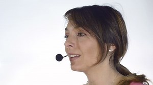 Call Center Inbound Operator Answers Questions: vídeo stock (100% livre de direitos) 15973177 | Shutterstock