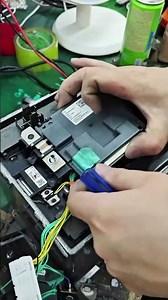 Don't panic if your Land Rover 12V lithium battery is low on power!🔋