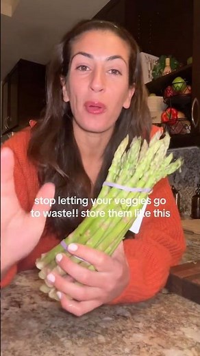 How to Store Asparagus So It Stays Fresh Longer | Produce Hack 🥦