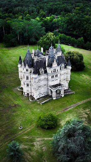 Nico | Château de Bon-Hôtel 🇫🇷 By @niko_91940... | Instagram