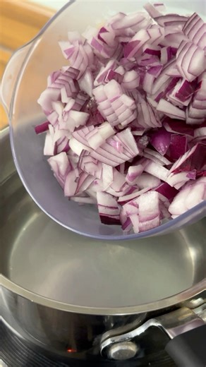 Say goodbye to your high blood pressure medication 💊 in 2025 ? Ingredients garlic. Ginger. Red onion horny. Hot water. Clove secret Doctor not telling you? Try something natural at home in 2025. #chefricardocooking #tvchef #recipe #jamaicachef #blood #blood #pressure | Chef Ricardo Cooking