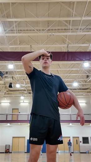 Some quick fixes of shooting mistakes I see all the time #basketball #basketballtiktok #nba