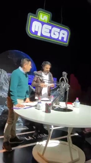 🎧 ¡La Mega suena más fuerte que nunca! Estamos en modo lanzamiento: nuevas emisoras, nueva imagen y la misma energía que conecta a toda una generación. Y en La Mega nos reímos, cantamos a todo pulmón, seguimos las tendencias y vivimos la música, el humor, el misterio y el entretenimiento como nadie. 🎙️ El Mañanero te despierta con toda la actitud. 📣 El Megáfono conecta colegios y universidades con cursos, humor y buen contenido. 🌙 El Cartel cierra el día con misterio, música y risas. 🔊 ¡Est