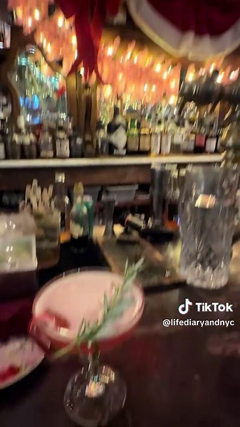 One of the most festive Christmas bars in nyc, Oscar Wilde! Everywhere you look there’s something Christmas related! It’s very hard to get a reservation but if you want a drink, you just need to wait in line for a little bit to be let in to go to the bar! They have many different holiday drinks for about $20 each. Be aware tho, it’s hard to get into if you have kids with you. Also go earlier in the day as the line is shorter! #christmas #nyc #oscarwilde #festive #holidaydrinks