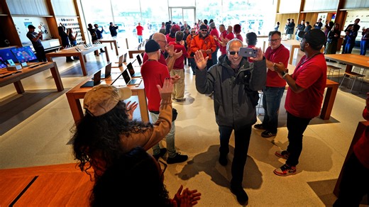 Apple store opens at The Shops at Blackstone Valley