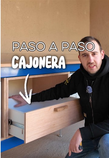 Aprende cómo hacer un cajón de manera fácil Todos los materiales los puedes encontrar en @BricoCentro #kelekhome#kelekhome#cajonera #diyhogar #mesa @Kreg Europe @Bosch DIY and Garden @Fischer Ibérica S.A.U