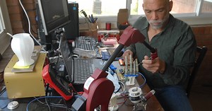 Engineer designs DIY bionic hand for boy he met in an elevator