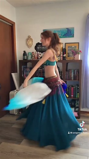 Dancing to Ya Tabtab Wa Dallas by Nancy Ajram once again. #bellydance #bellydancer
