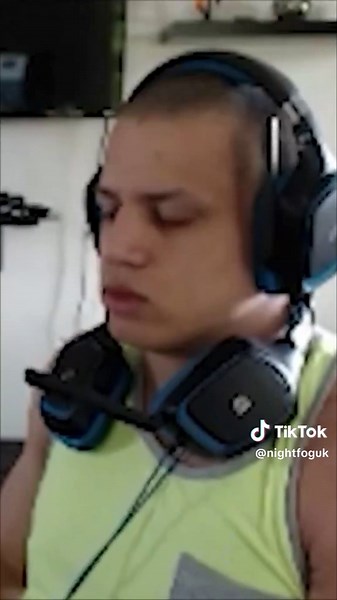 Is safety even real in Alien: Isolation? 😱 This clip perfectly captures the pure terror of trying to survive the most relentless AI in gaming history. One minute you’re holding your breath, the next you’re running for your life. Does the Xenomorph ever actually sleep? 👽 #alienisolation #horrorgaming #scarygame #twitchclips #jumpscare