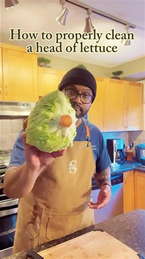 Learn the proper way to clean a head of lettuce like a pro! 🥬✨ #salad #gardensalad #veggiegarden
