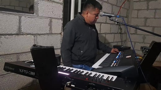 Yamaha PSR SX600 and Roland XPS30: Key Features Explained