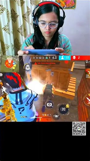 Free Fire : Hitlist Wipeout 😂 1v4 Girl Live Streamer #freefire #shorts #girlgamer #verticallive