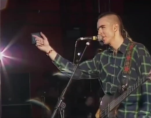 Primus ▪︎ Too Many Puppies ▪︎ Roskilde, 1991. The Grunge Diaries #Primus #lesclaypool #timalexander #larrylalonde #experimentalrock #alternativemetal #ProgressiveRock #90srockmusic | The Grunge Diaries