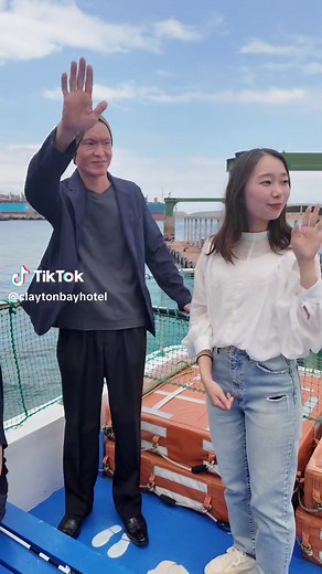 呉市の観光でおすすめなのが呉湾をめぐる人気のショートクルーズ「呉湾艦船めぐり」です。海上自衛隊の艦艇や潜水艦を間近で見学することができます。ガイドさんによる丁寧な説明付きです。 #呉湾艦船めぐり #呉市 #呉市観光