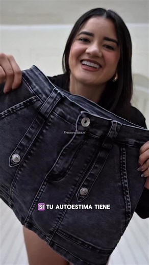 Jeans que moldean y levantan ✨ | Bodys reductores | Calzado 👠 on Instagram: "💙 La falda que parece falda… pero no lo es 👀 La Falda Short New York llegó para darte estilo y seguridad al mismo tiempo 💃🏼 ✔️ Diseño tipo falda con short interno oculto ✔️ Tiro alto que afina visualmente ✔️ Mezclilla elasticada con calce perfecto y cómodo 📏 Disponible en tallas 36 a 46 ¡Perfecta para todas! 👯‍♀️ Mariangel usa talla 36 💰 $28.990 📦 Envíos express de lunes a sábado 💬 WhatsApp +56922478718 🛒 Com