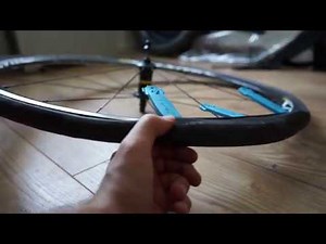 Réparer après une crevaison : comment démonter un pneu de vélo et remplacer la chambre à air ?