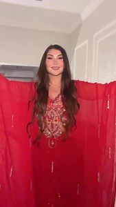 There’s something magical about Emirati music… Especially when it’s Eidha Mitsawa’s voice — so deep, proud, and full of soul 🇦🇪 Every step I dance is a little love letter to this beautiful culture 💃✨ #emaratidance #eidhamitsawa #uaedance #arabicdance #dancerinabudhabi #abudhabilife #abudhabiculture #emiratimusic #ladiesonlyevent #bellydancelife #emiratistyle #dancerdiaries #middleeasterndance #dancelover #uaeart | Veronika Maas Professional Bellydancer in UAE