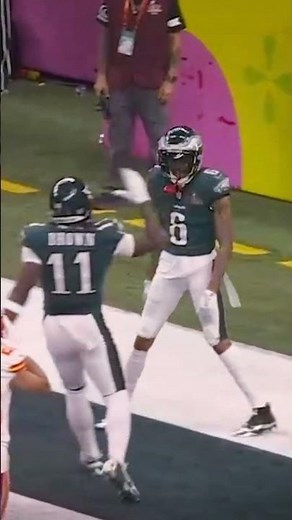Jalen Hurts connected with DeVonta Smith for a 46-yard TD 😯 #Eagles