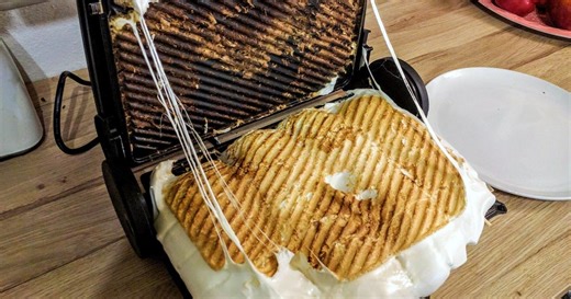 These Photos Of Real Kitchen Disasters Prove We've ALL Been There