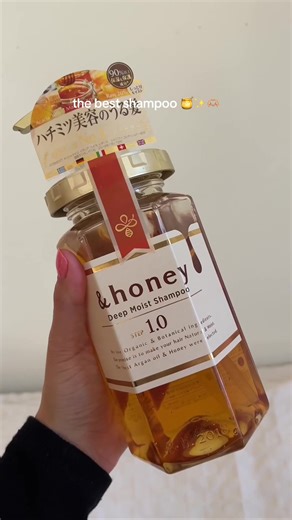 this works so well for frizzy asian hair 💕💇🏻‍♀️✨🍯 available on: - yesstyle ⭐️ code: NOELLE1234 - stylevana ⭐️ code: INF10NOELLE what’s your favourite shampoo or conditioner? #asianhair #asianhaircare #shampoos #japanesehaircare #andhoneyshampoo #andhoney #haircare