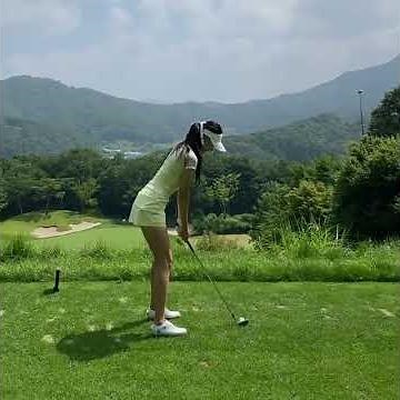 Short skirt 😁 #shorts #pgatour #golfshots #lpga #golflife #gmgolf