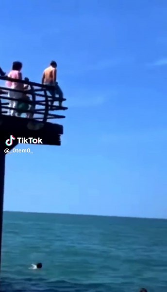 შავ ზღვაში ზვიგენი 😱😱😱 FAKE BLOOD #შავიზღვა #ზვიგენი #shark #blacksea #fakebloood #fakeshark #fakeeverything FAKEA TIKTOK RAME AR SHEGESHALOS #t3m0