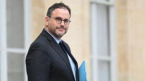 Remaniement: Aurélien Rousseau et les Cazeneuve, une famille au coeur du pouvoir