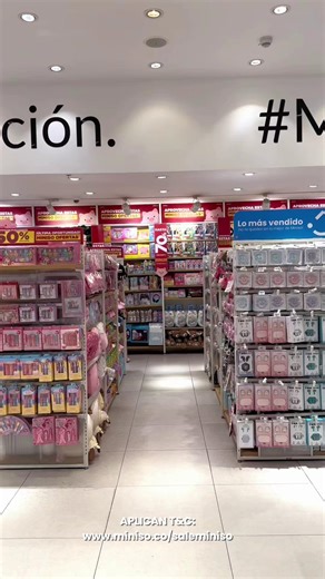 ¡MinisoLover, ¿es ahora o nunca?! 🚨✨ El Sale Miniso ya está ON y tus favoritos te esperan hasta con 70% OFF. 🛍️💖 Más descuentos, más antojos y muchas sorpresas que solo pasan en el #MundoMiniso. Porque cuando el Sale llega, el carrito se llena solo. 😍 📍Disponible en tiendas Miniso y en www.miniso.co Aplican T&C #MinisoColombia #NoSabíaQueLoNecesitaba #SaleMiniso #YoRegaloMiniso