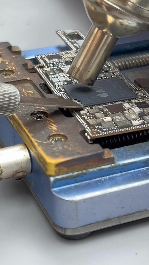 11K views · 967 reactions | IPhone14pro open software flashed back, resulting from RAM failure. | Lan Rui | Facebook