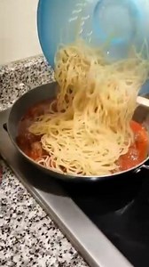 43K views · 1K reactions | In Italia non si usa preparare gli spaghetti in questo modo. Li ho scoperti qui e devo dire che mi piacciono molto | Dodo e Mimi alla scoperta dell'America | Facebook