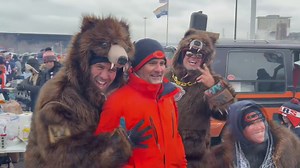 Bears fans prepare for bone-chilling playoff game between Chicago and LA