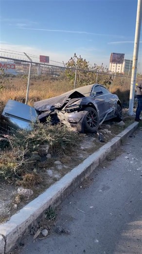 💥🚗 Estudiante sale ilesa de aparatoso accidente en su #Tesla 🚨🚑🚓 | AlertaQro Noticias Querétaro