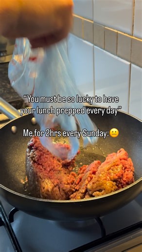 Jack Harris on Instagram: "People think lifting weights are hard but nutrition is equally important, especially for weight class athletes (I’m not an athlete but am weight classed). Are my lunches boring? Yes Could they be a little more nutritious? Probably Do I enjoy them? Eh that’s a 50/50 depending on if I over cook the chicken🤣. Mon/weds/fri - 200g diced chicken breast with 150g of sweet potatoes Tues/thurs - 300g low fat beef mince with 35g long grain rice and SMOOTH bolognese sauce - no l