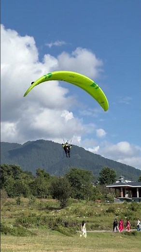 How To Land A Paraglider (Paragliding Landing Techniques)