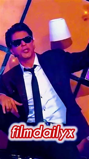 Shah Rukh Khan's Spectacular Entry at Zee Cine Awards