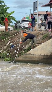 1.1M views · 21K reactions | He's using a hand net tool | Nimit Village | Facebook