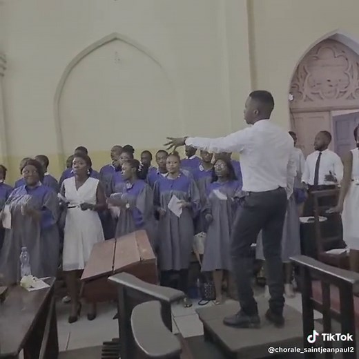 Chants Catholiques : Sanctus Sanctus Sanctus - Saint Jean Paul II