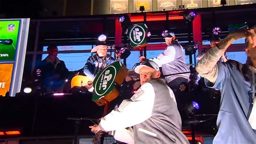 146K views · 1.5K reactions | Gronk Spike for the WIN! | New England Patriots | Facebook