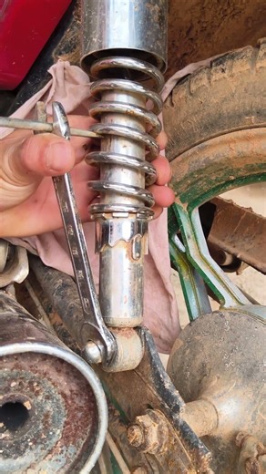 The technique of adjusting motorcycle shock absorbers using the lever principle