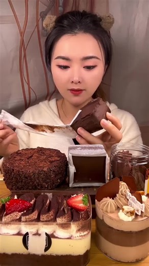 Delicious Chinese Food Mukbang: Chocolate Cake Feast