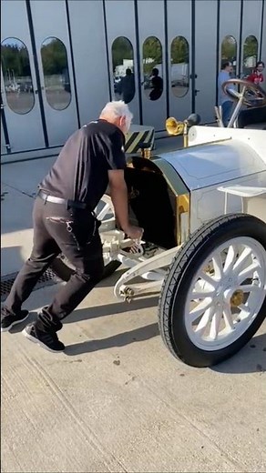 123-Years ago: 1902 Mercedes Simplex Start Engine